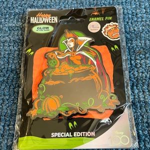 Disney Happy Halloween Series Glow in the Dark The Evil Queen 3" Special Edition